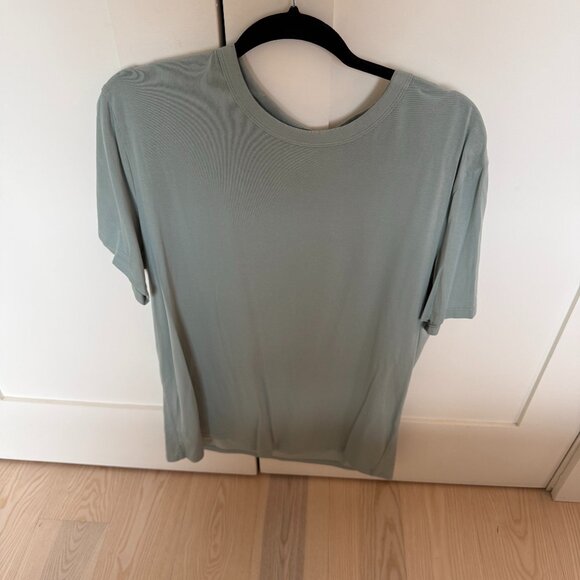 lululemon Fundamental T - Picture 1 of 2